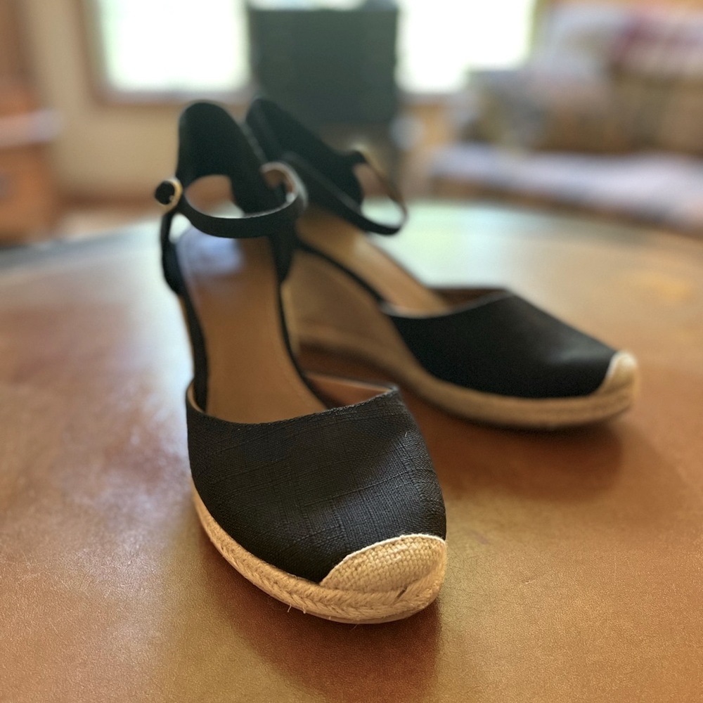 Adorable black espadrille heels